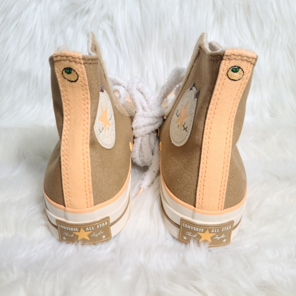 Converse Chuck Taylor All Star High Top Tan 7 Women / 5 Men NWOB - Picture 3 of 6